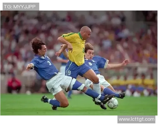 带血上阵的足球明星们如何在赛场上展现无畏精神与拼搏意志 带血上阵的足球明星们如何在赛场上展现无畏精神与拼搏意志