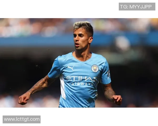 坎塞洛：从边后卫到全能战士的华丽转身与足球生涯的精彩瞬间