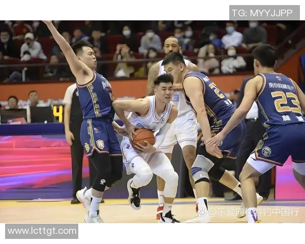 篮球场上的明星对决谁能在赛场上打爆对手的光环与荣耀