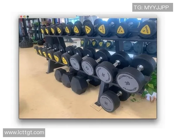 哑铃锻炼胸肌的有效方法与技巧分享，让你轻松塑造完美胸部线条