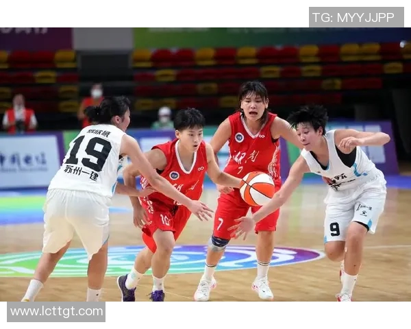 女子篮球明星成员展现风采与实力的精彩瞬间与成长历程 女子篮球明星成员展现风采与实力的精彩瞬间与成长历程